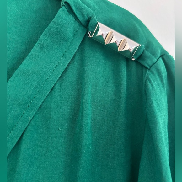 Zara Emerald Green V-Neck Stepped Hem Blouse | Size XL - Picture 5 of 9